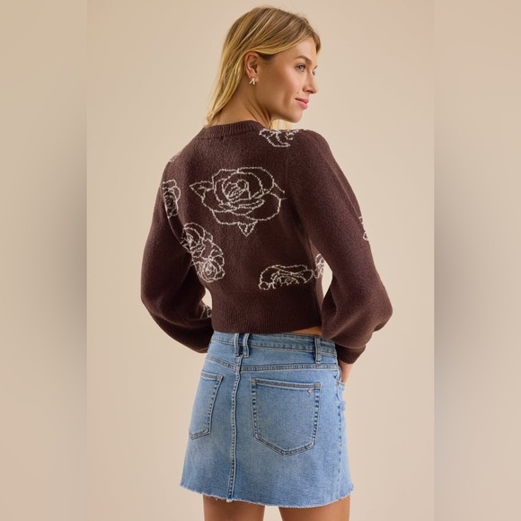 Patterned Rose Sweater - Picture 5 of 6